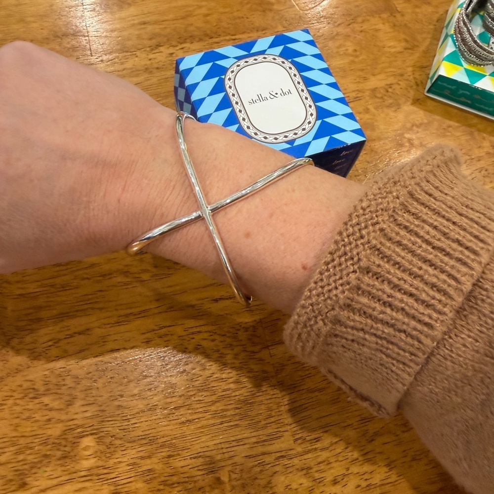 Sculpted X Cuff